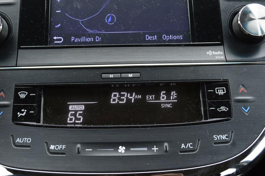  Toyota Avalon Hybrid 2013 года  (фото 31 из 42)
